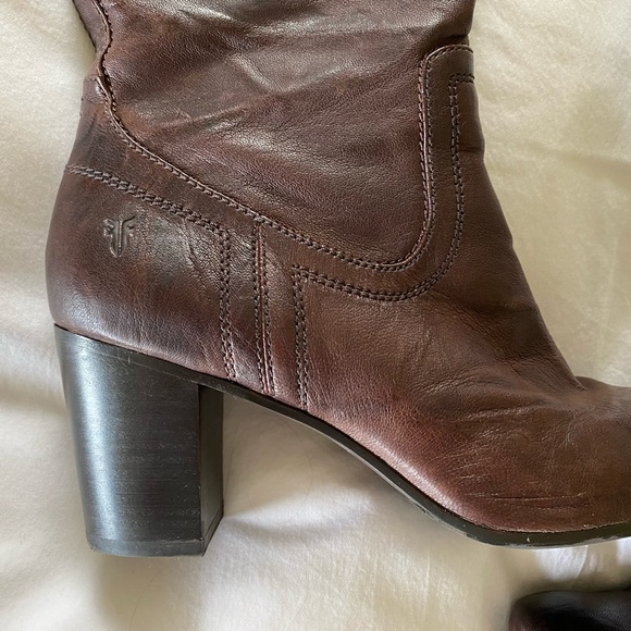Frye Carson Heel Tab Boots - Picture 4 of 7
